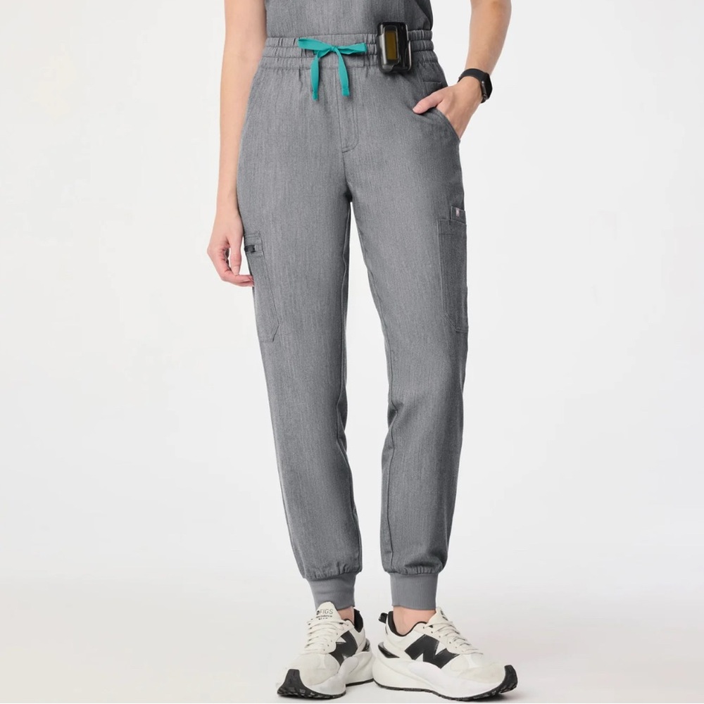 Figs high waisted jogger color graphite 
Size medium